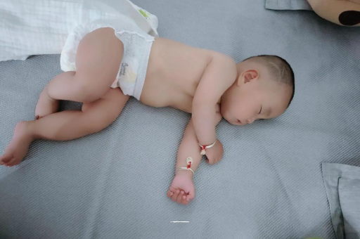 辽宁宝宝拍嗝的正确方法 辽宁宝宝拍嗝的正确方法